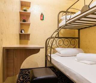 Отель Винтерфелл Москва-Сити Москва Бюджетный трехместный номер-1