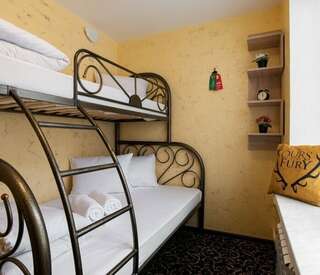 Отель Винтерфелл Москва-Сити Москва Стандартный трехместный номер-9