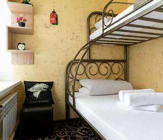 Отель Винтерфелл Москва-Сити Москва Стандартный трехместный номер-2