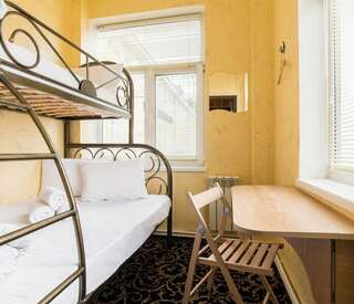 Отель Винтерфелл Москва-Сити Москва Стандартный трехместный номер-11