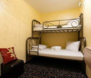 Отель Винтерфелл Москва-Сити Москва Бюджетный трехместный номер-9