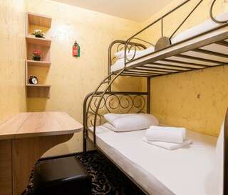 Отель Винтерфелл Москва-Сити Москва Бюджетный трехместный номер-6