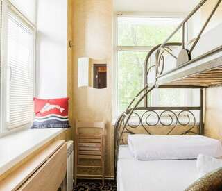 Отель Винтерфелл Москва-Сити Москва Стандартный трехместный номер-1