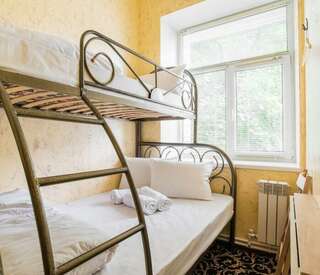 Отель Винтерфелл Москва-Сити Москва Стандартный трехместный номер-7