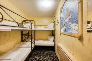 Отель Винтерфелл Москва-Сити Москва Четырехместный номер эконом-класса с общей ванной комнатой-5